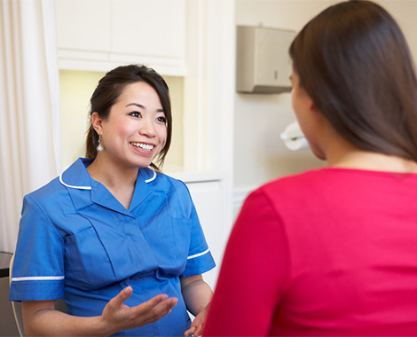  Pregnant woman meeting with a nurse