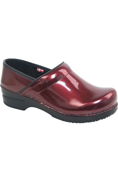 sanita slip resistant clogs